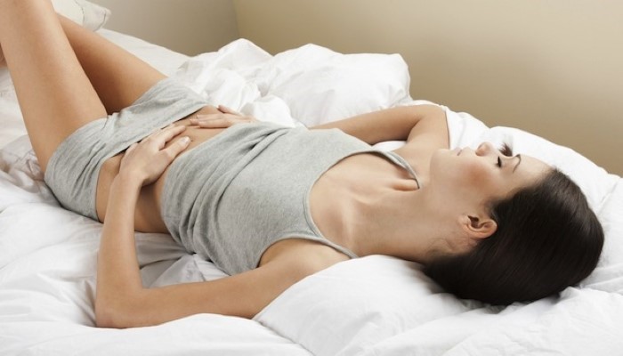 Femme qui a mal au ventre : maladie psychosomatique ?