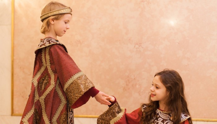 Enfants déguisés en prince et princesse