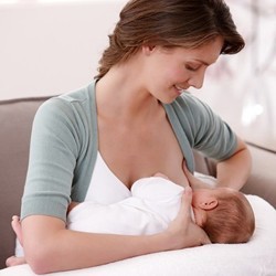 Coussin d'allaitement : comment bien l'utiliser ? - Bébés et Mamans