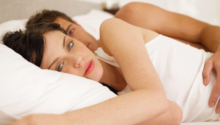 Couple au lit Couple au lit