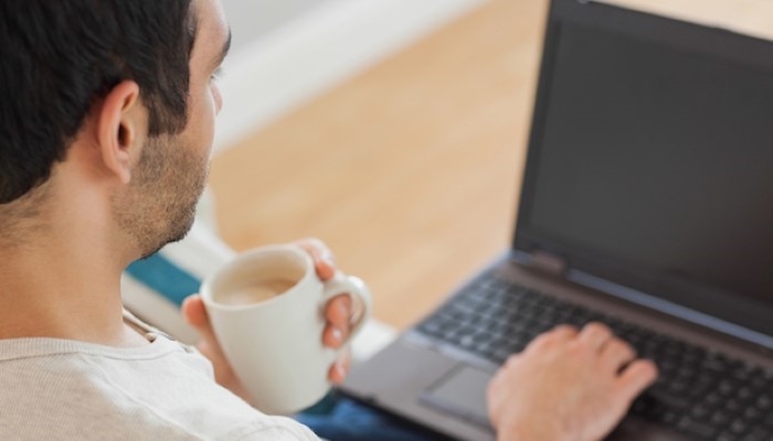 Un écrivain australien a un bébé avec sa sœur