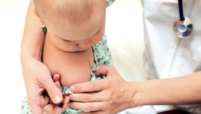 Vaccination d'un bébé contre la grippe Vaccination d'un bébé contre la grippe