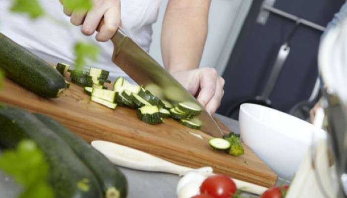 Femme qui cuisine Femme qui cuisine