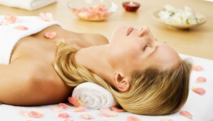 Femme dans un centre de beauté Femme dans un centre de beauté