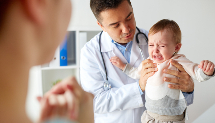 bébé 9 mois vomit après repas