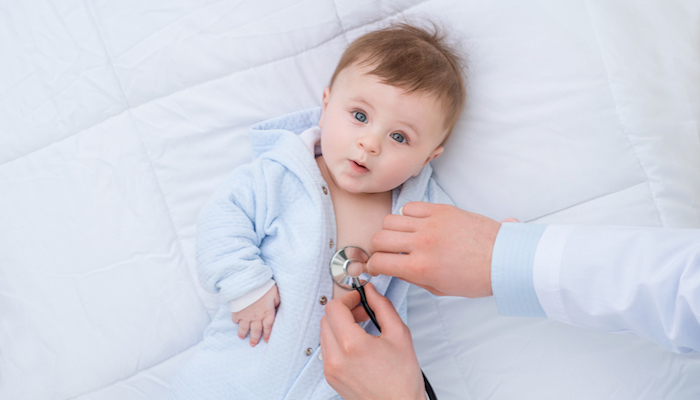 Mon bébé a un frein lingual : faut-il le couper ?