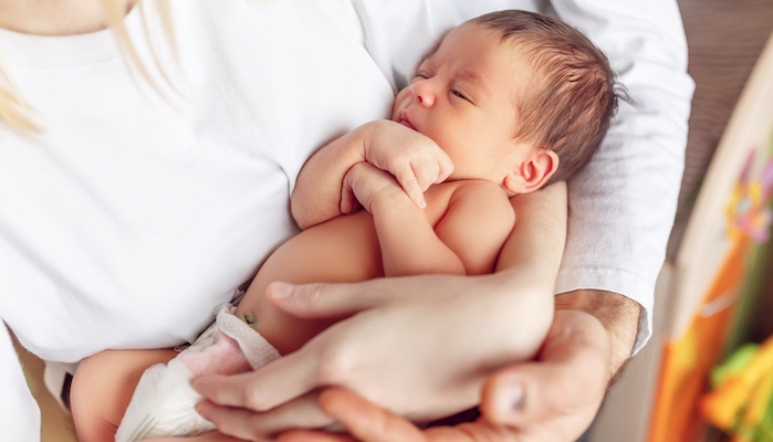 Parties génitales rouges chez la petite fille