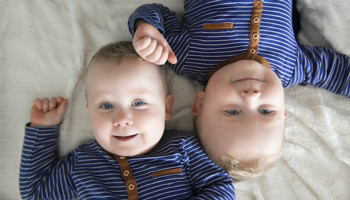 Mes jumeaux ne s'assoient pas