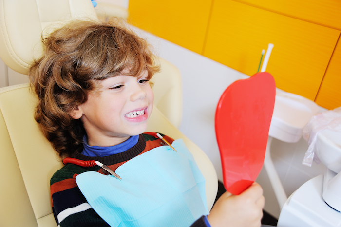 Un enfant chez le dentiste Un enfant chez le dentiste