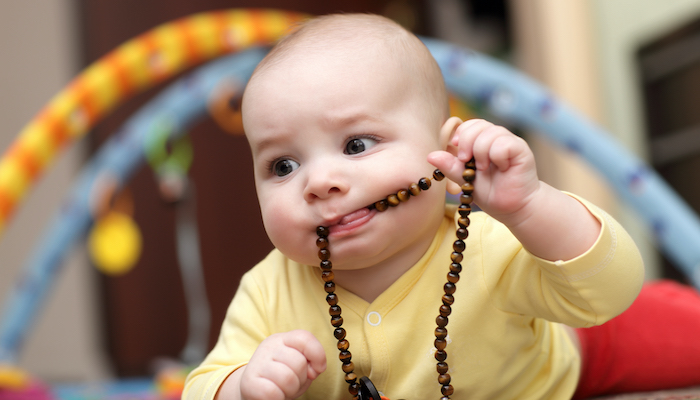 Mon bébé de deux mois a du tartre dans les dents Mon bébé de deux mois a du tartre dans les dents