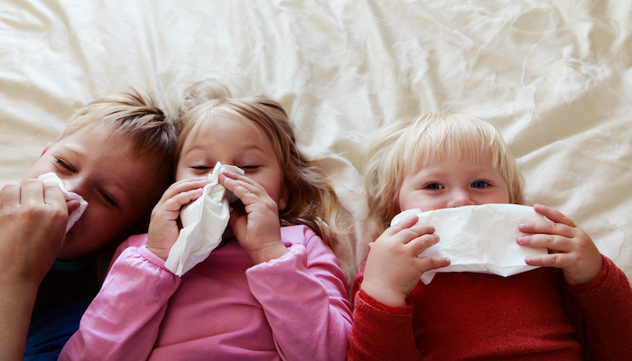 Enfants enrhumés avec mucosités Enfants enrhumés avec mucosités