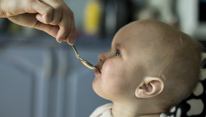 J’ai arrêté d’allaiter et j’ai toujours un liquide blanchâtre qui s’écoule