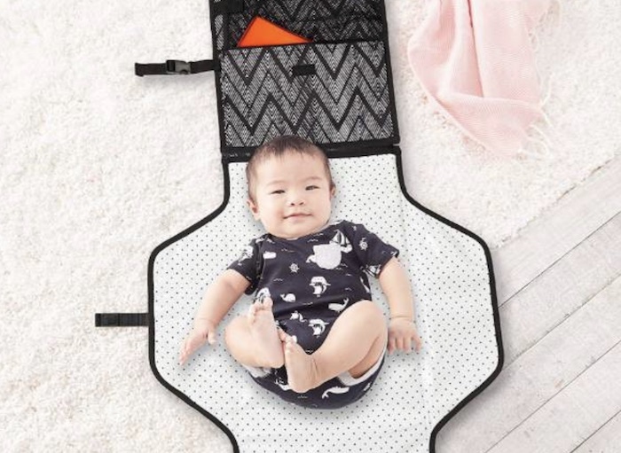 Choisir le matelas à langer de bébé : praticité, confort et