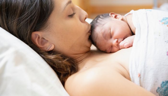 nouveau-né avec sa maman
