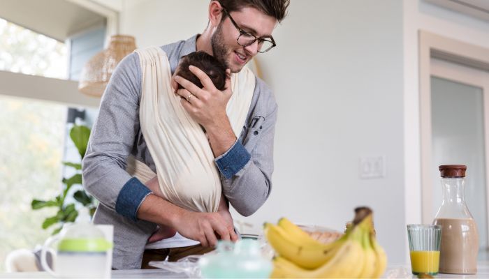 jeune papa avec son nourrisson