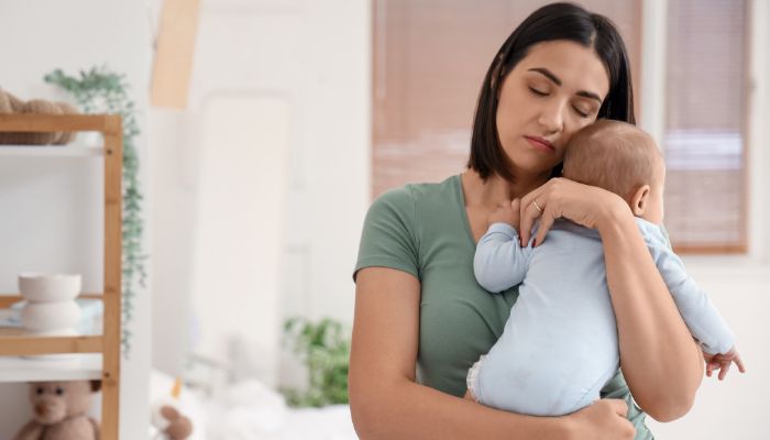 bébé et maman qui souffrent d'angoisse de séparation