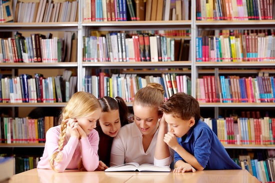 Aller à la bibliothèque avec les enfants