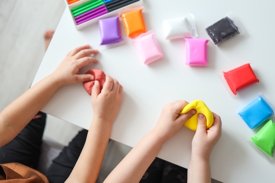 Les jeux de pâte à modeler pour les enfants