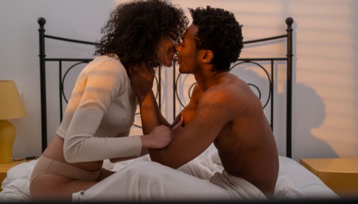 couple qui a des relations intimes