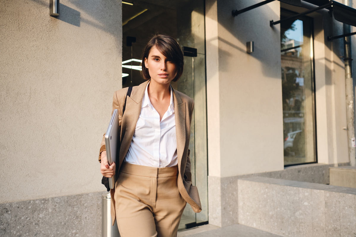 Le tailleur marron : la nouvelle obsession mode de l’automne 2025 (et voici comment le porter) Le tailleur marron : la nouvelle obsession mode de l’automne 2025 (et voici comment le porter)