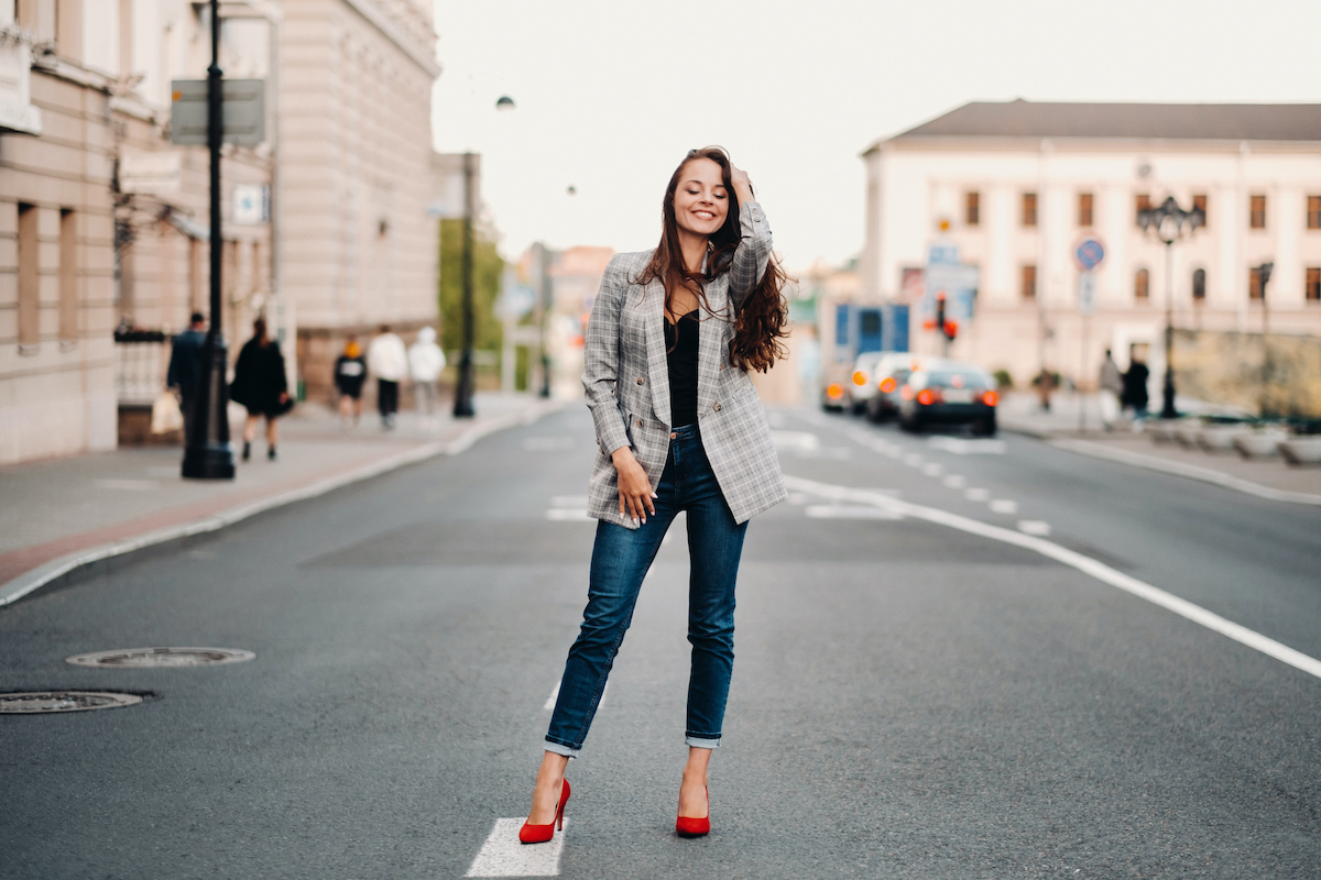 Vocabulaire denim : qu’est-ce qu’un jean cropped et à qui va-t-il vraiment ? Vocabulaire denim : qu’est-ce qu’un jean cropped et à qui va-t-il vraiment ?