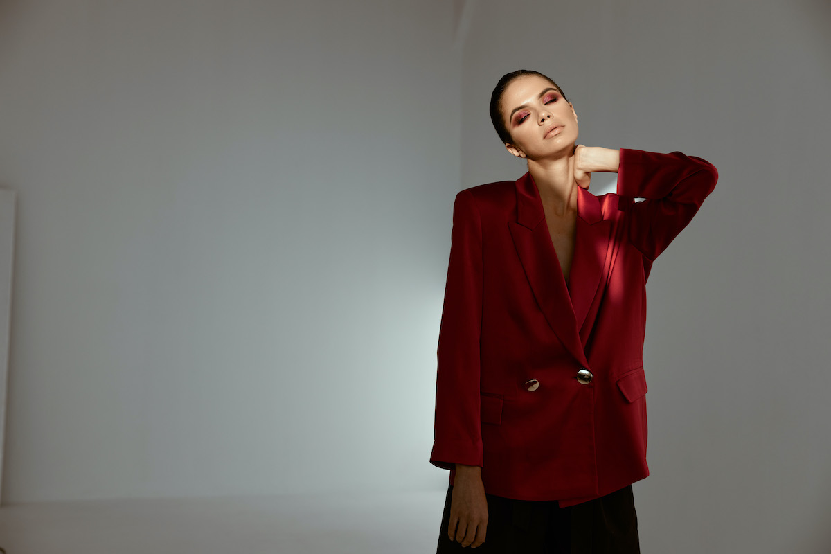 Bordeaux mon amour : comment associer la chemise la plus chic de la saison hivernale