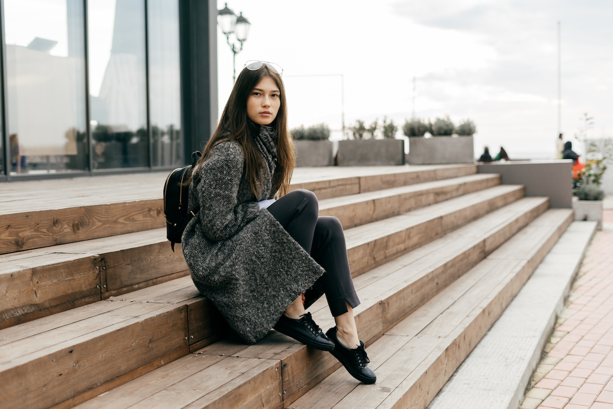 Le pantalon en laine : l’incontournable du look du jour