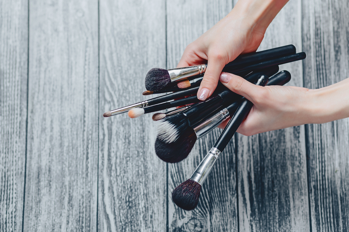 Pinceaux de maquillage sales ? 5 astuces rapides