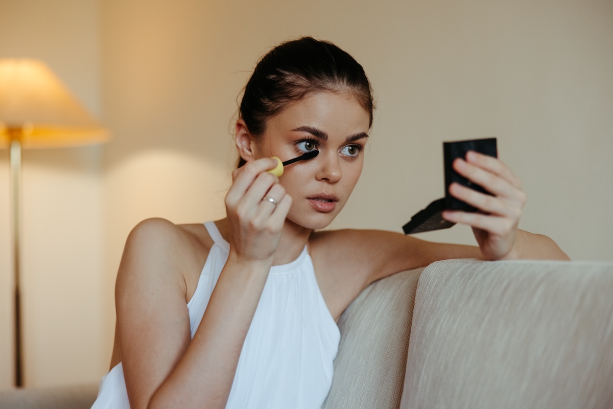 Peau plus sensible après grossesse : comment adapter son maquillage sans agresser sa peau ?