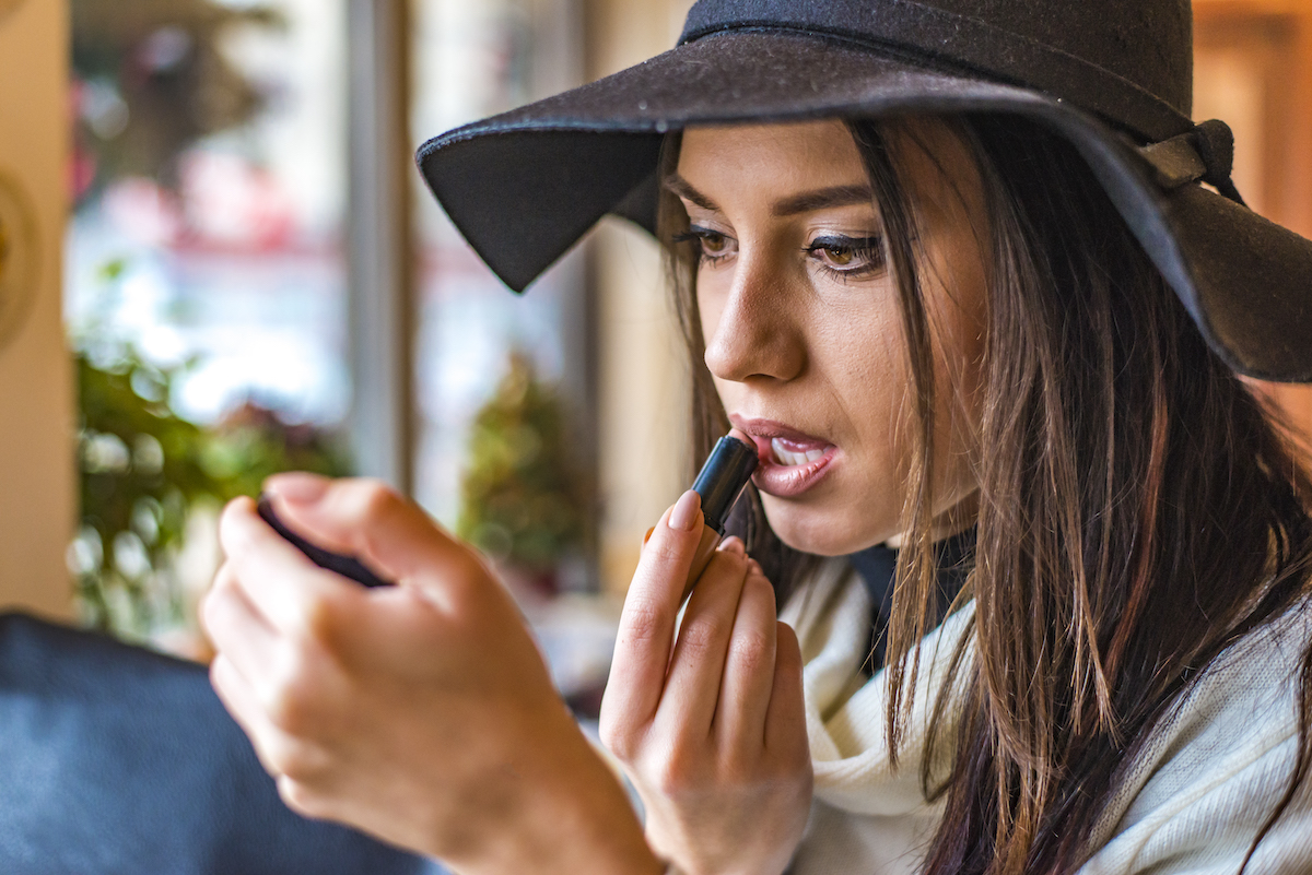 Comment se maquiller vite et bien avant un rendez-vous de dernière minute ?