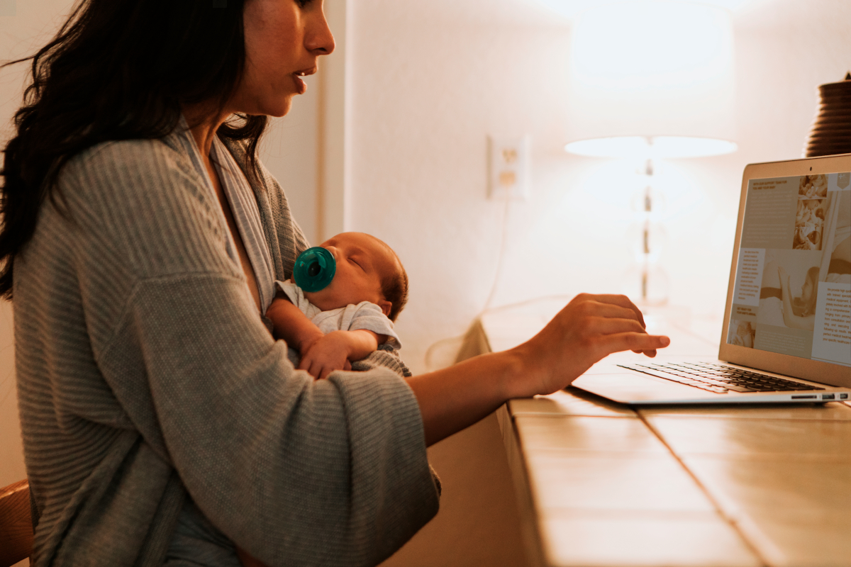 Freelance et maternité : tout ce que vous devez savoir pour ne rien laisser au hasard