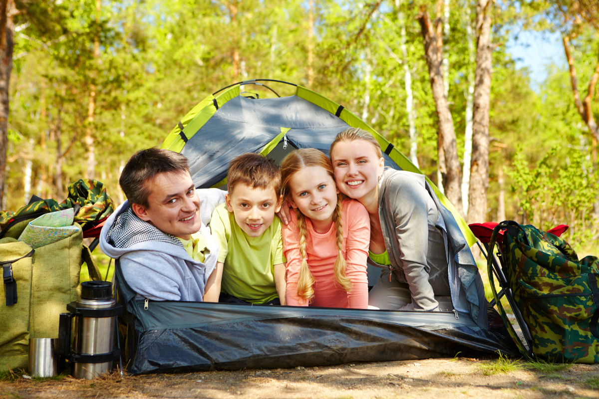 On a calculé le vrai budget vacances famille : camping mobil-home vs gîte, le résultat surprend