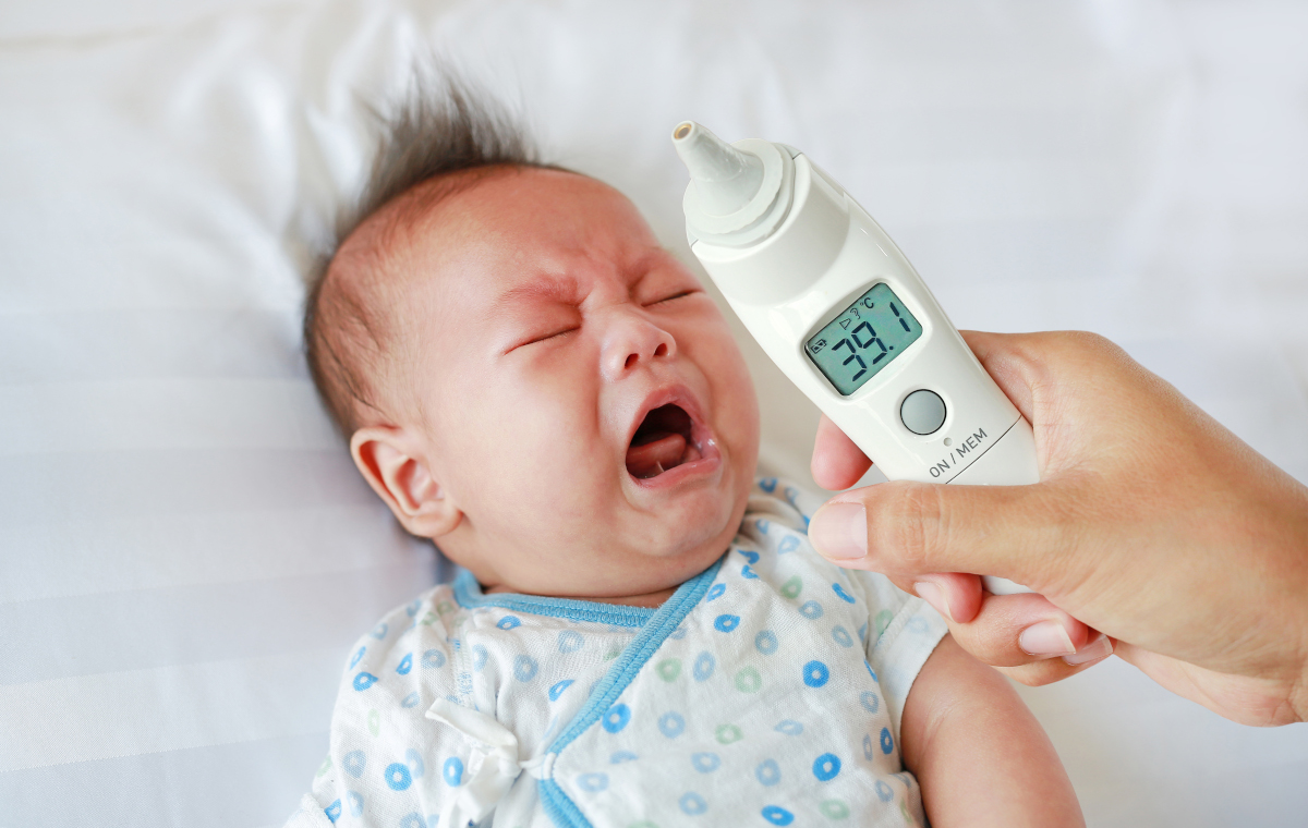 Coup de chaleur chez bébé : les 7 signes à reconnaître en moins de 5 minutes