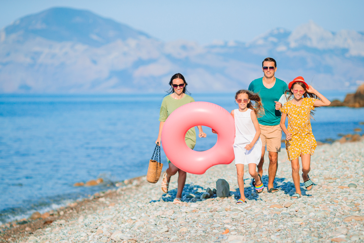Envie de vacances en famille en juillet 2026 sans faire exploser votre budget ? Découvrez 5 destinations côtières 20 à 50 % moins chères que la Côte d'Azur : Vendée, Landes, Bretagne, Côte Picarde. Budget moyen : 1 200 €/semaine au lieu de 1 600 €. Envie de vacances en famille en juillet 2026 sans faire exploser votre budget ? Découvrez 5 destinations côtières 20 à 50 % moins chères que la Côte d'Azur : Vendée, Landes, Bretagne, Côte Picarde. Budget moyen : 1 200 €/semaine au lieu de 1 600 €.