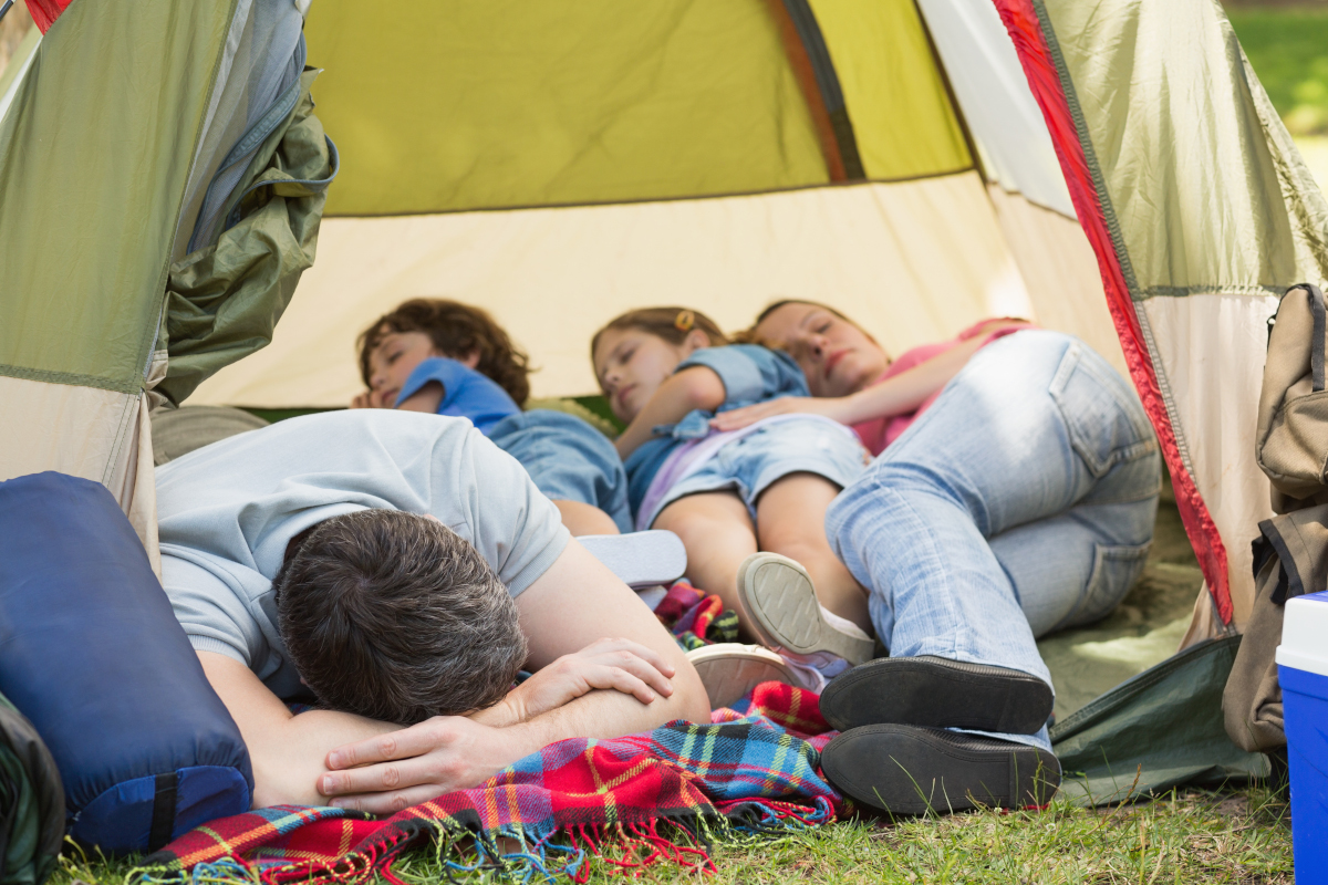 Sieste de 4 enfants en vacances : notre méthode pour un trajet et un camping sereins Sieste de 4 enfants en vacances : notre méthode pour un trajet et un camping sereins