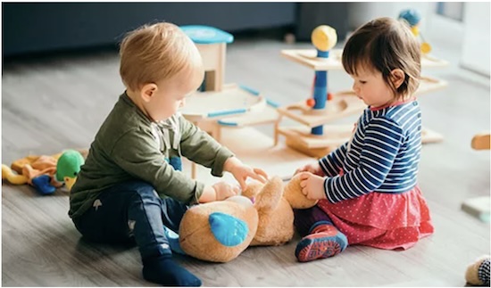 Stimulation d'un bébé de 21 mois