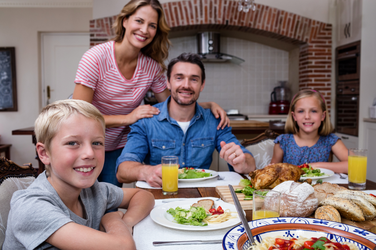 Fini le grignotage des vacances : la méthode pour retrouver 4 repas par jour à la rentrée