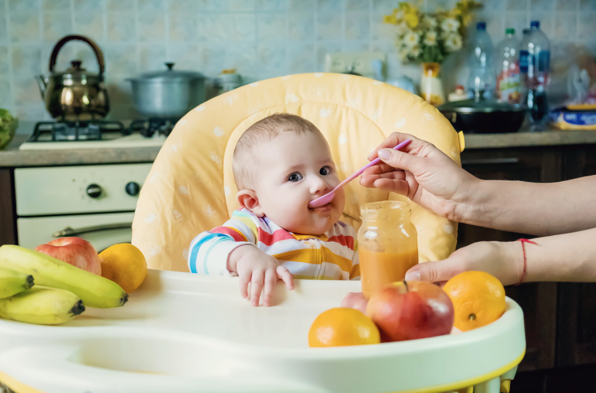 Repas de bébé à la crèche Repas de bébé à la crèche