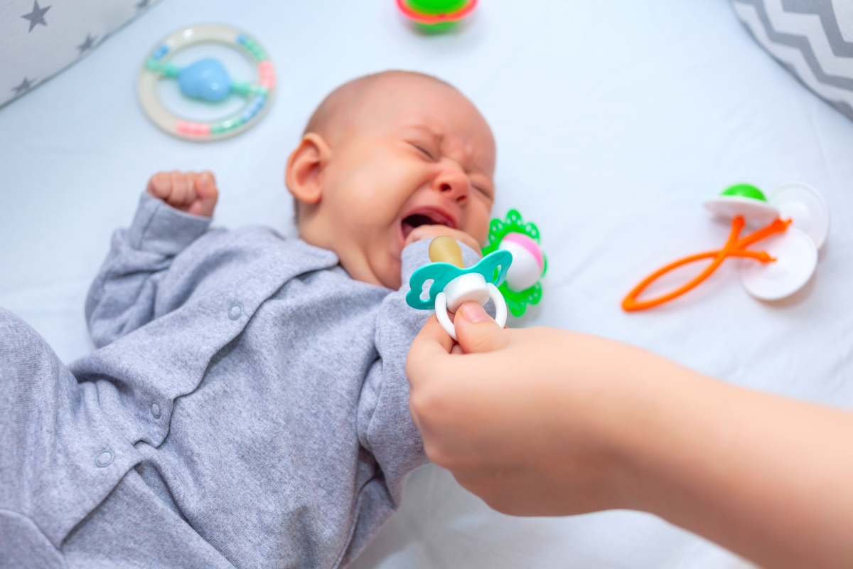 Bébé pleure à la crèche dès 8-10 semaines