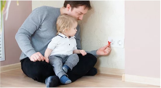 Protéger les prises électriques pour bébé