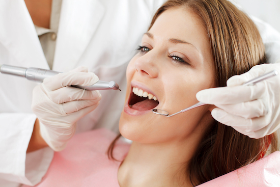 Pourquoi faut-il se faire réviser les dents enceinte