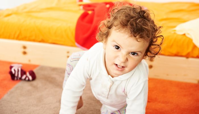 Petit garçon mécontent Petit garçon mécontent