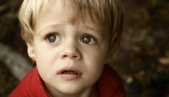 Enfant de 3 ans qui a peur