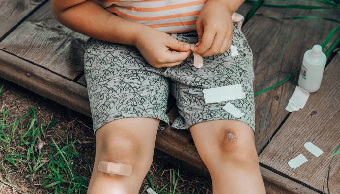 enfant qui a des problème aux genoux enfant qui a des problème aux genoux