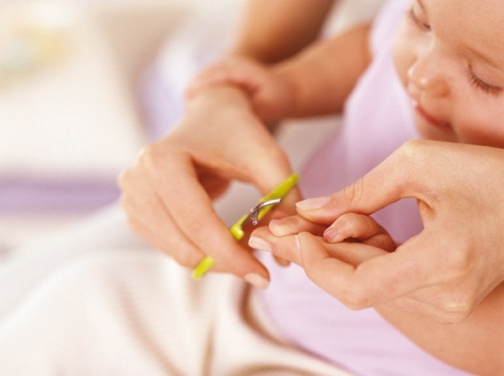Couper les ongles de bébé : comment couper les ongles de bébé 