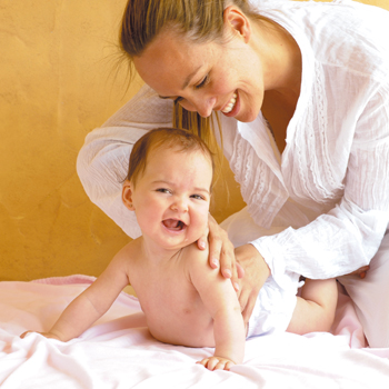 Massage de bébé: le dos