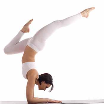Yoga pour les femmes enceintes : 10 postures interdites - Bébés et