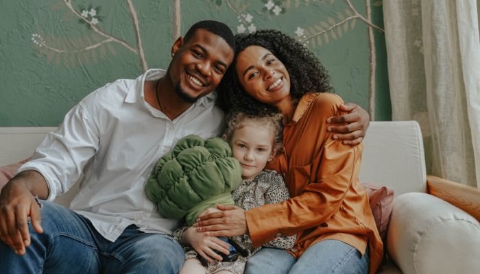 famille complète avec enfant adopté