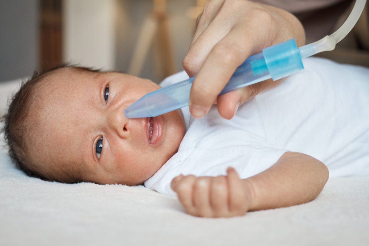 Lavage de nez de bébé