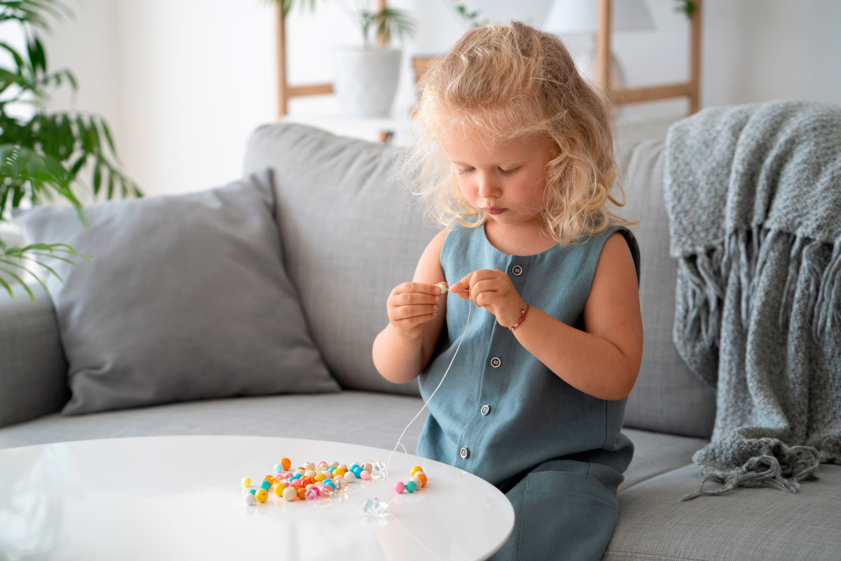 Enfant qui s’ennuie pendant les vacances